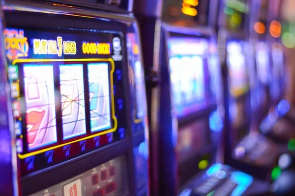 Quick Bet payment method selection showing DANA, OVO, QRIS and bank transfer options